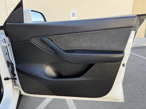 Used 2020 Tesla Model Y Long Range image 29