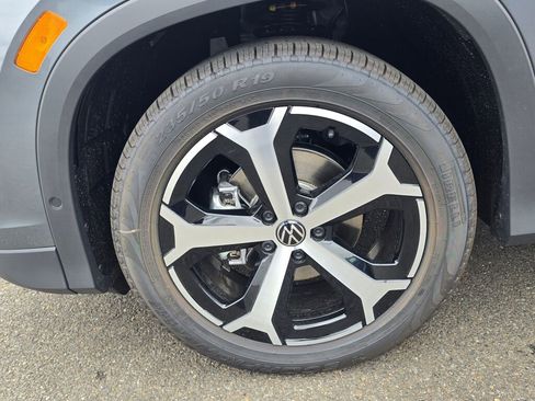 New 2025 Volkswagen Tiguan SE image 11