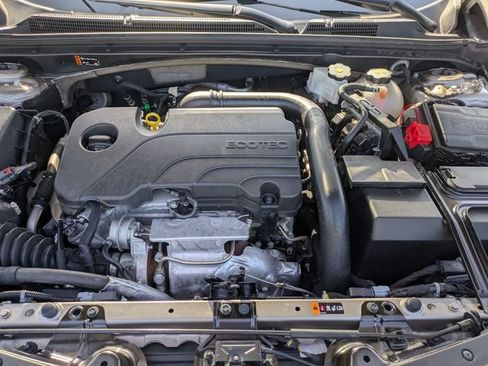 Used 2025 Chevrolet Malibu LT FWD image 12