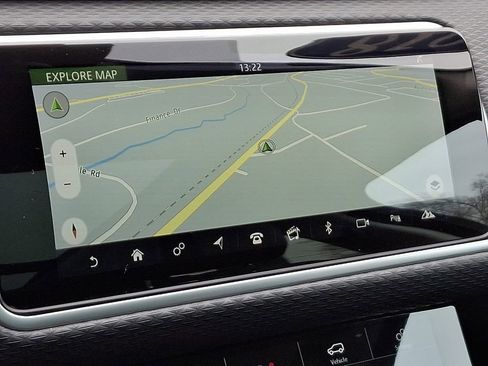 Used 2018 Land Rover Range Rover Velar S AWD/4WD image 18