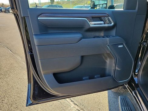 New 2026 GMC Sierra 2500 SLT w/ SLT Premium Package image 18