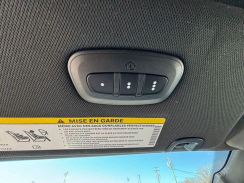 Used 2025 Chrysler Pacifica Limited w/ Trailer Tow Group FWD image 21