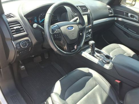 Used 2018 Ford Explorer XLT w/ Equipment Group 202A AWD/4WD image 6