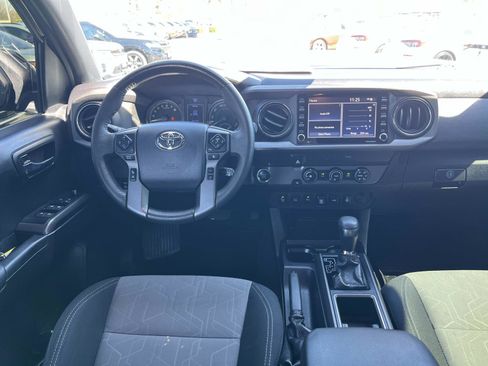Used 2020 Toyota Tacoma TRD Sport w/ Technology Package image 7