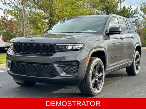 New 2025 Jeep Grand Cherokee Altitude image 3