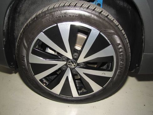 Used 2022 Volkswagen Taos SE FWD image 24