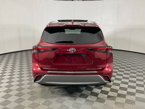 Used 2024 Toyota Highlander Platinum AWD/4WD image 5