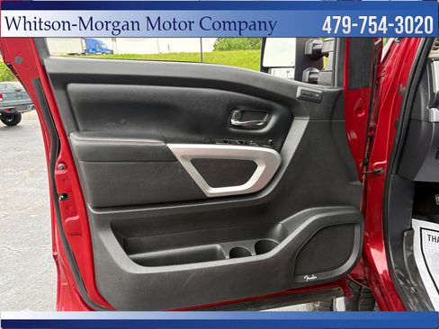 Used 2019 Nissan Titan PRO-4X w/ Pro-4x Convenience Package AWD/4WD image 11