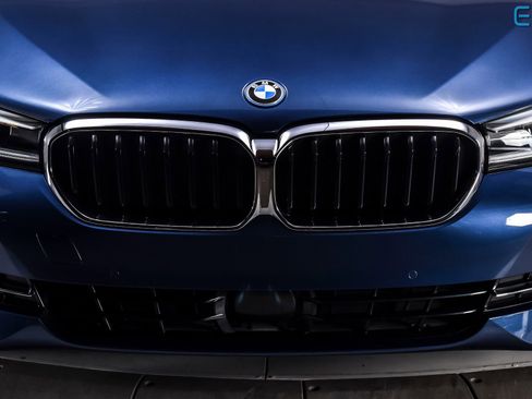 Used 2023 BMW 530e xDrive image 9