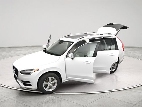 Used 2019 Volvo XC90 T5 Momentum image 29