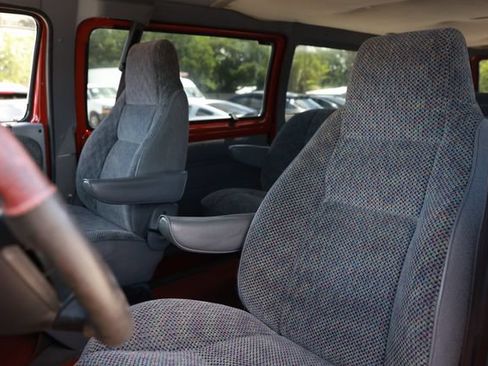Used 2000 Dodge B3500 RWD image 9