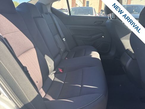 Used 2024 Nissan Altima 2.5 SV FWD image 12