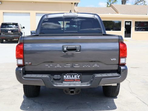 Used 2019 Toyota Tacoma TRD Off-Road w/ Technology Package image 7