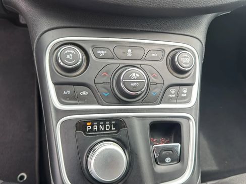 Used 2016 Chrysler 200 Limited w/ Comfort Group image 15