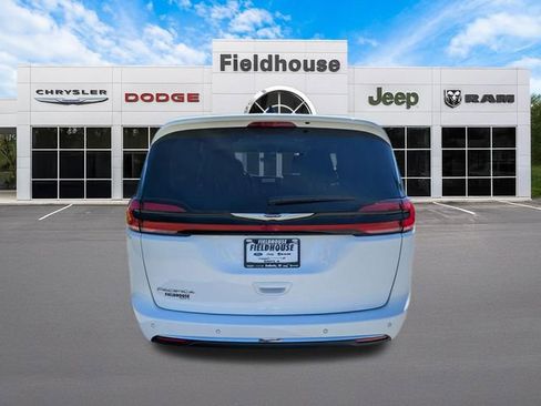 Used 2023 Chrysler Pacifica Touring-L FWD image 13