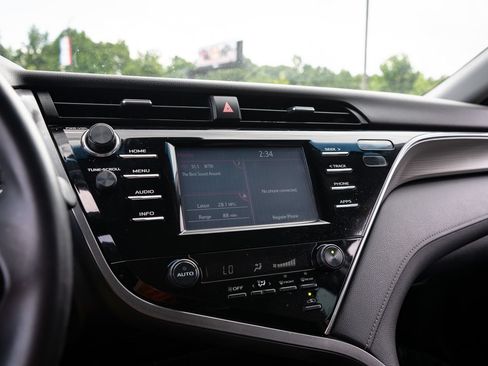 Used 2018 Toyota Camry SE FWD image 22