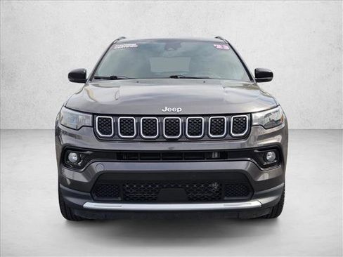 Used 2023 Jeep Compass Limited image 2