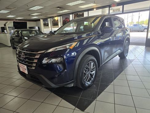 Used 2026 Nissan Rogue SV AWD/4WD image 1