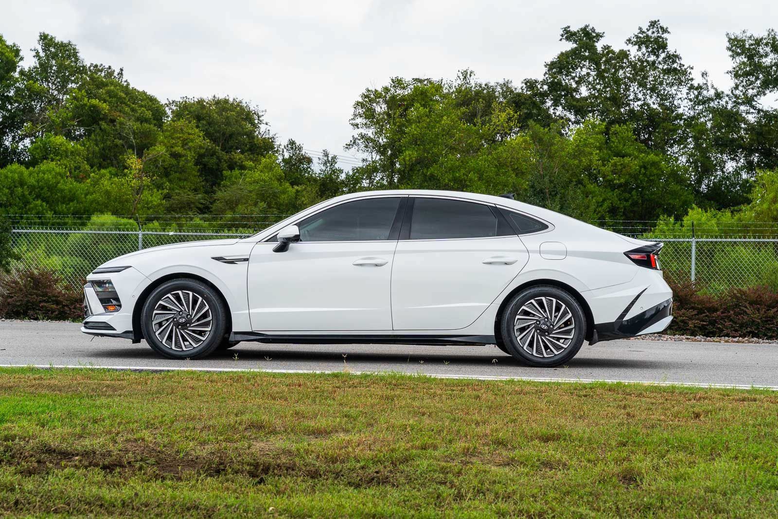 Used 2024 Hyundai Sonata Limited FWD image 4