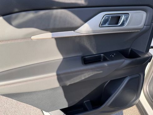 New 2026 Ford Explorer Active w/ Active Comfort Package RWD image 18