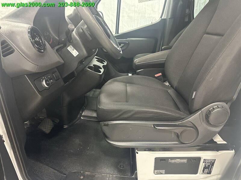 Used 2019 Mercedes-Benz Sprinter 2500 image 23
