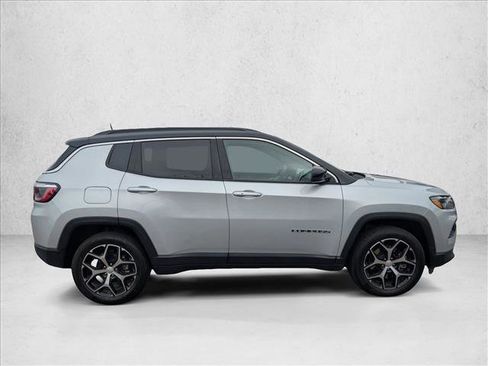 Used 2024 Jeep Compass Limited image 4