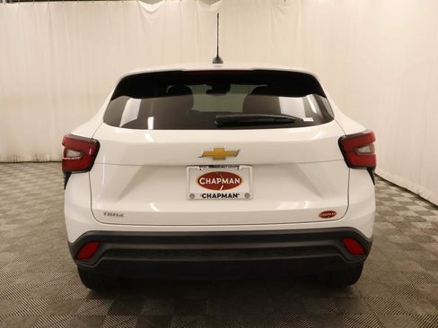 Used 2025 Chevrolet Trax LS FWD image 5