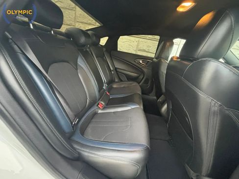 Used 2015 Chrysler 200 S image 39