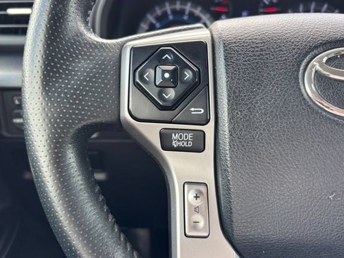 Used 2017 Toyota 4Runner SR5 AWD/4WD image 24