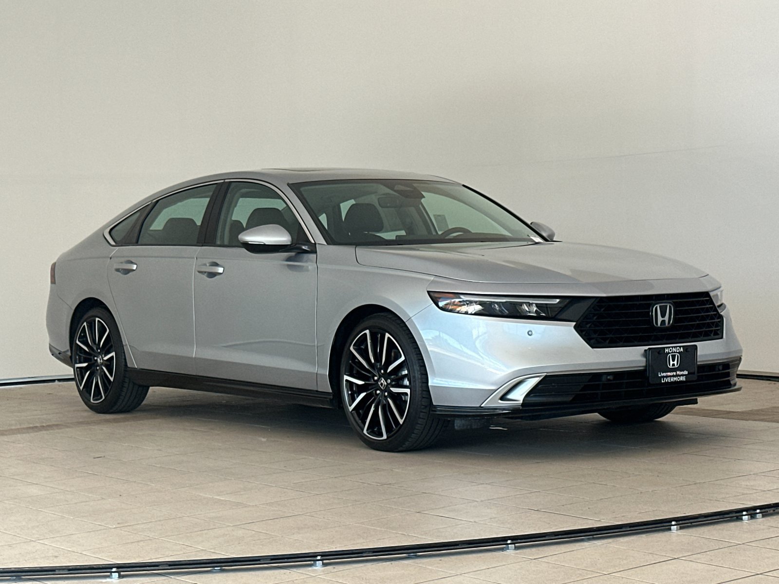 Used 2024 Honda Accord Touring image 8