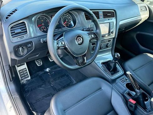Used 2017 Volkswagen Golf Alltrack S image 9