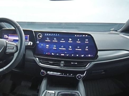 Used 2024 Chevrolet Equinox EV RS image 19