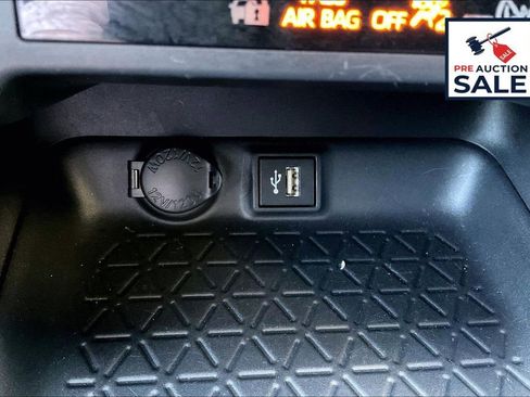 Used 2024 Toyota RAV4 LE AWD/4WD image 33