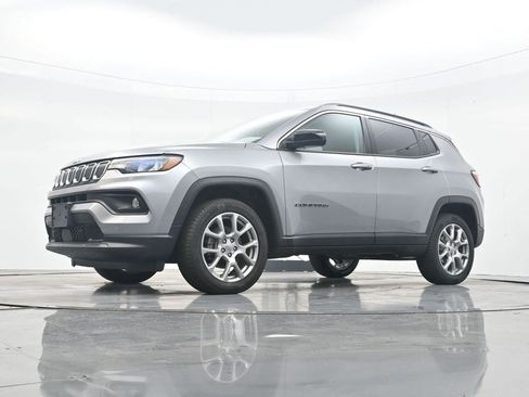 Used 2022 Jeep Compass Latitude image 24
