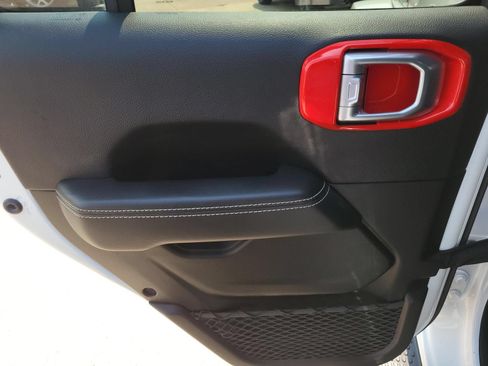 Used 2020 Jeep Wrangler Unlimited Sahara AWD/4WD image 16