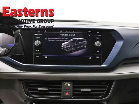 Used 2024 Volkswagen Taos SE image 12