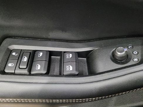 Used 2023 Jeep Grand Cherokee Laredo AWD/4WD image 27