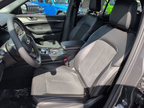 New 2026 Jeep Grand Cherokee Altitude image 11