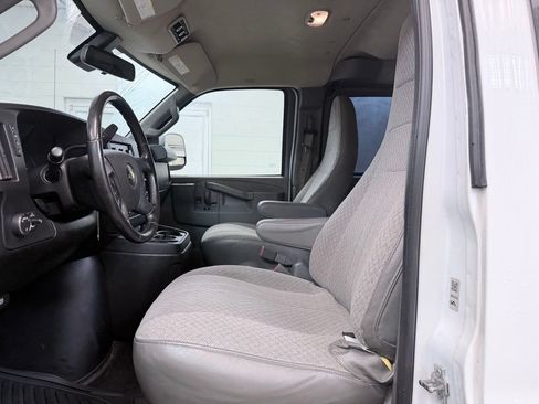 Used 2020 Chevrolet Express 3500 LT w/ LT Preferred Equipment Group RWD image 11