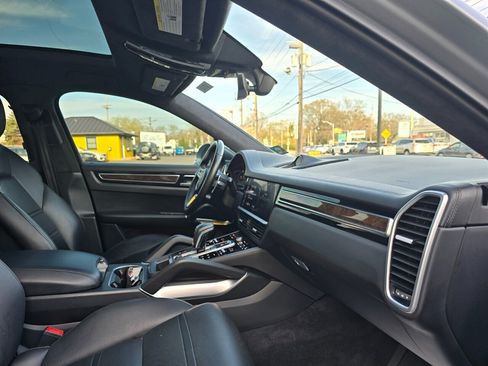 Used 2020 Porsche Cayenne Turbo AWD/4WD image 20