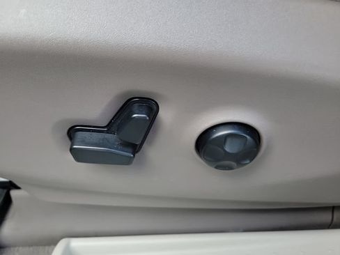 Used 2021 Chrysler Pacifica Touring-L FWD image 20