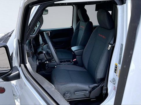 Certified 2025 Jeep Wrangler Unlimited Rubicon w/ Convenience Group AWD/4WD image 3
