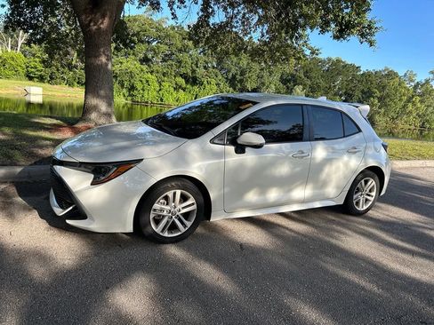 Used 2019 Toyota Corolla SE FWD image 2