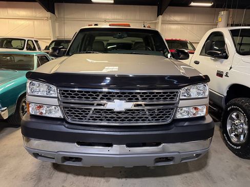 Used 2005 Chevrolet Silverado 3500 LT w/ Heavy-Duty Power Package AWD/4WD image 47