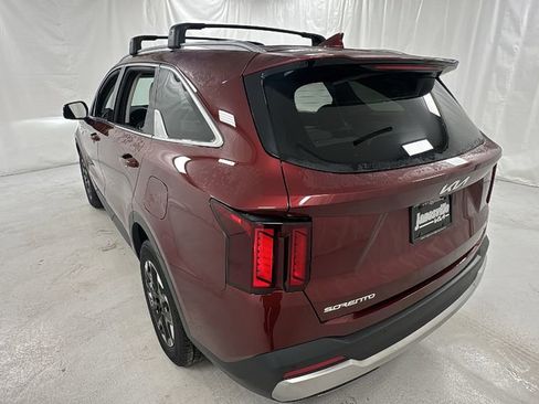 Used 2025 Kia Sorento S image 5