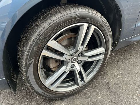 Used 2021 Volvo XC60 T5 Momentum w/ Protection Package image 29
