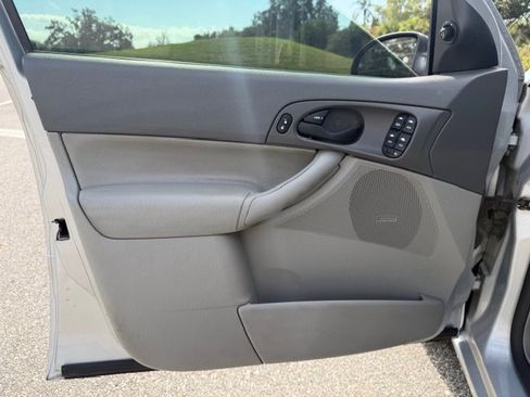 Used 2005 Ford Focus S image 10