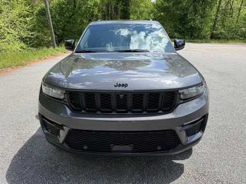 Used 2025 Jeep Grand Cherokee Limited w/ Luxury Tech Group II image 3