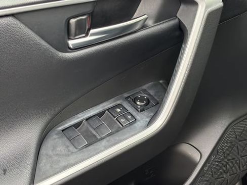 Used 2020 Toyota RAV4 XSE AWD/4WD image 18