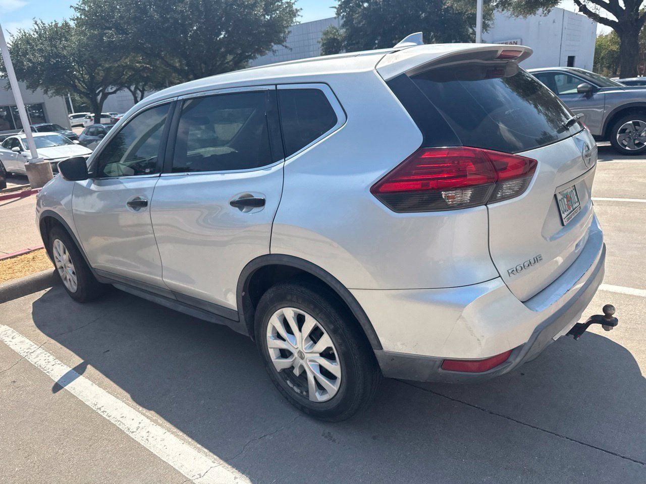 Used 2017 Nissan Rogue S AWD/4WD image 4